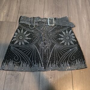 Stylish Black and White Patterned Mini Skirt